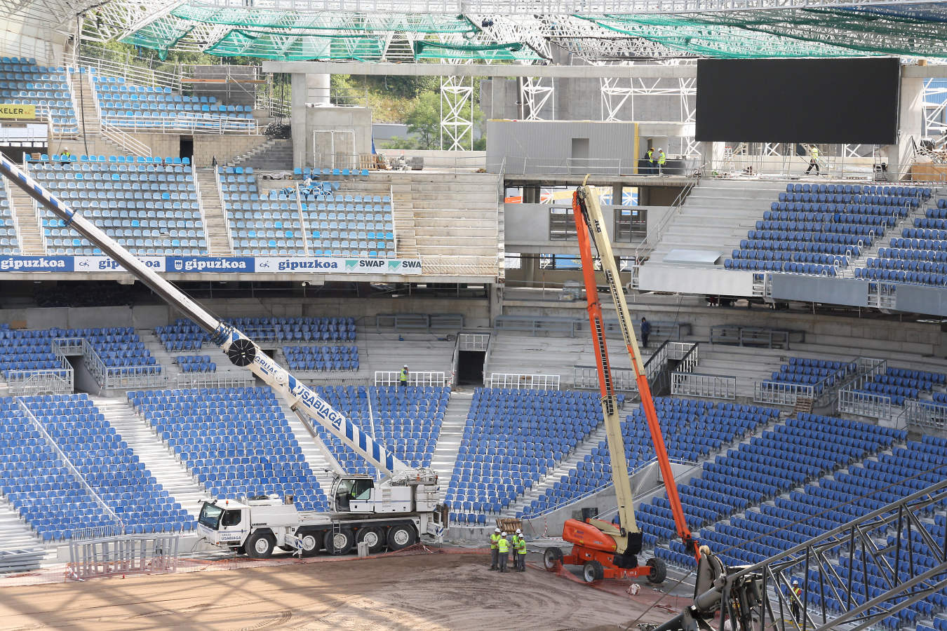 La reforma del estadio de Anoeta sigue su curso para poder abris sus puerta el 15 de septiembre ante el Barcelona