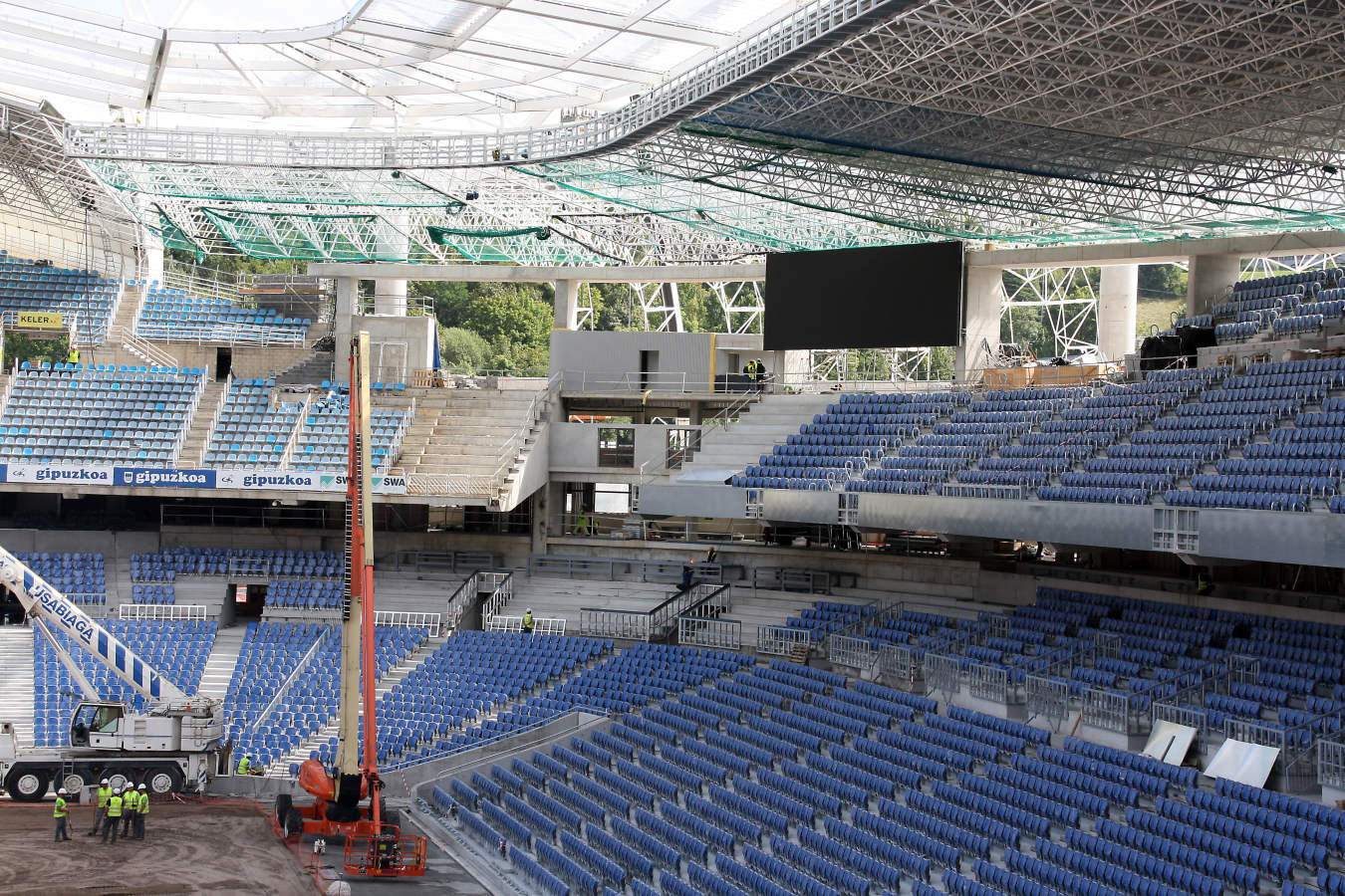 La reforma del estadio de Anoeta sigue su curso para poder abris sus puerta el 15 de septiembre ante el Barcelona