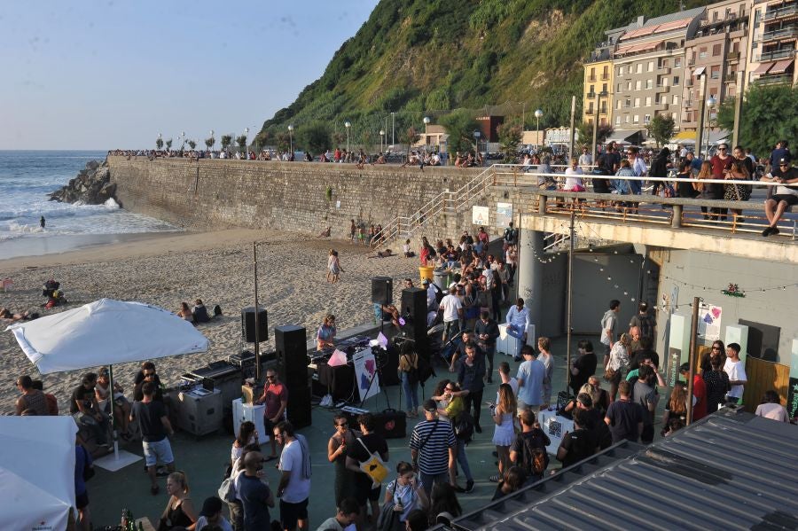 La Plaza Nestor Basterretxea, Tabakalera y Gazteszena acogen hoy la primera jornada completa del Festival Dantz 