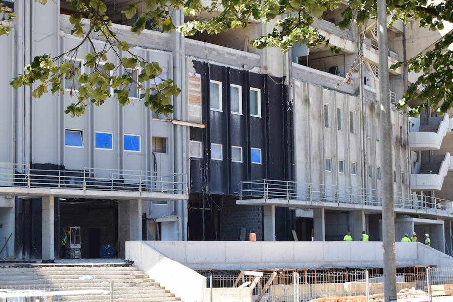 La reforma del estadio de Anoeta sigue su curso para poder abrir sus puerta el 15 de septiembre ante el F.C. Barcelona