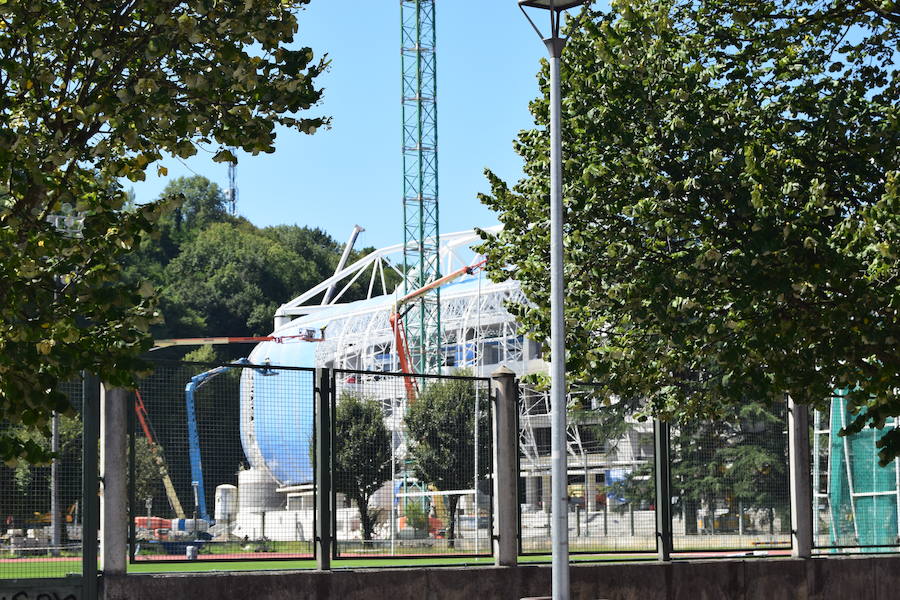 La reforma del estadio de Anoeta sigue su curso para poder abrir sus puerta el 15 de septiembre ante el F.C. Barcelona