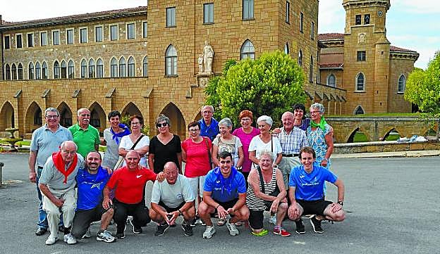 El grupo de participantes en la primera edición de las colonias, en San Asensio.