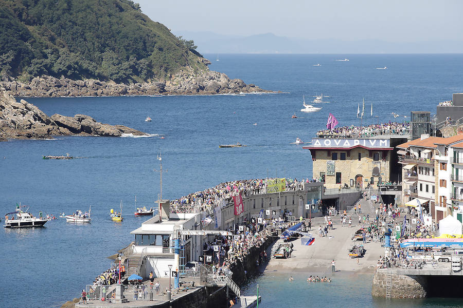 La bahía de San Sebastián ha acogido este domingo la regata de la Bandera de La Concha.