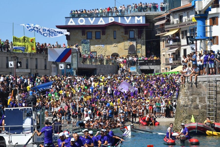 La bahía de San Sebastián ha acogido este domingo la regata de la Bandera de La Concha.