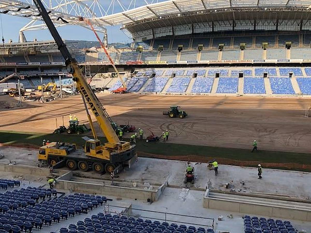 Este lunes ha dado comienzo la instalación del nuevo césped en el estadio txuri-urdin. El arranque ha sido por la Tribuna Oeste