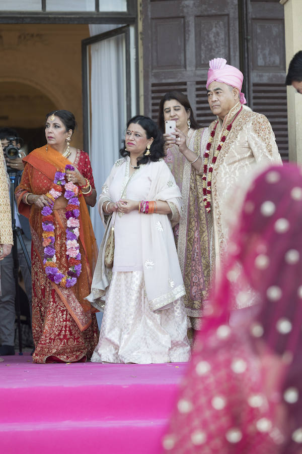 Un hindú y una filipina se casan en Donostia por los ritos católico e hindú