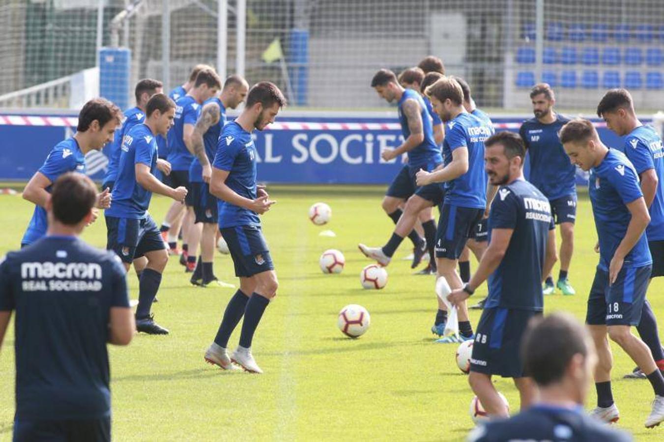 Los jugadores de la Real Sociedad se han vuelto a ejercitar en una nueva sesión en Zubieta.
