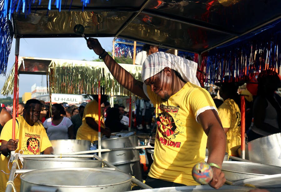 Los estadounidenses celebran en septiembre el Labor Day, la Fiesta del Trabajo. En Nueva York hay un peculiar acto denominado West Indian Day Parade, que es una de las citas más esperadas por la comunidad caribeña de Brooklyn.