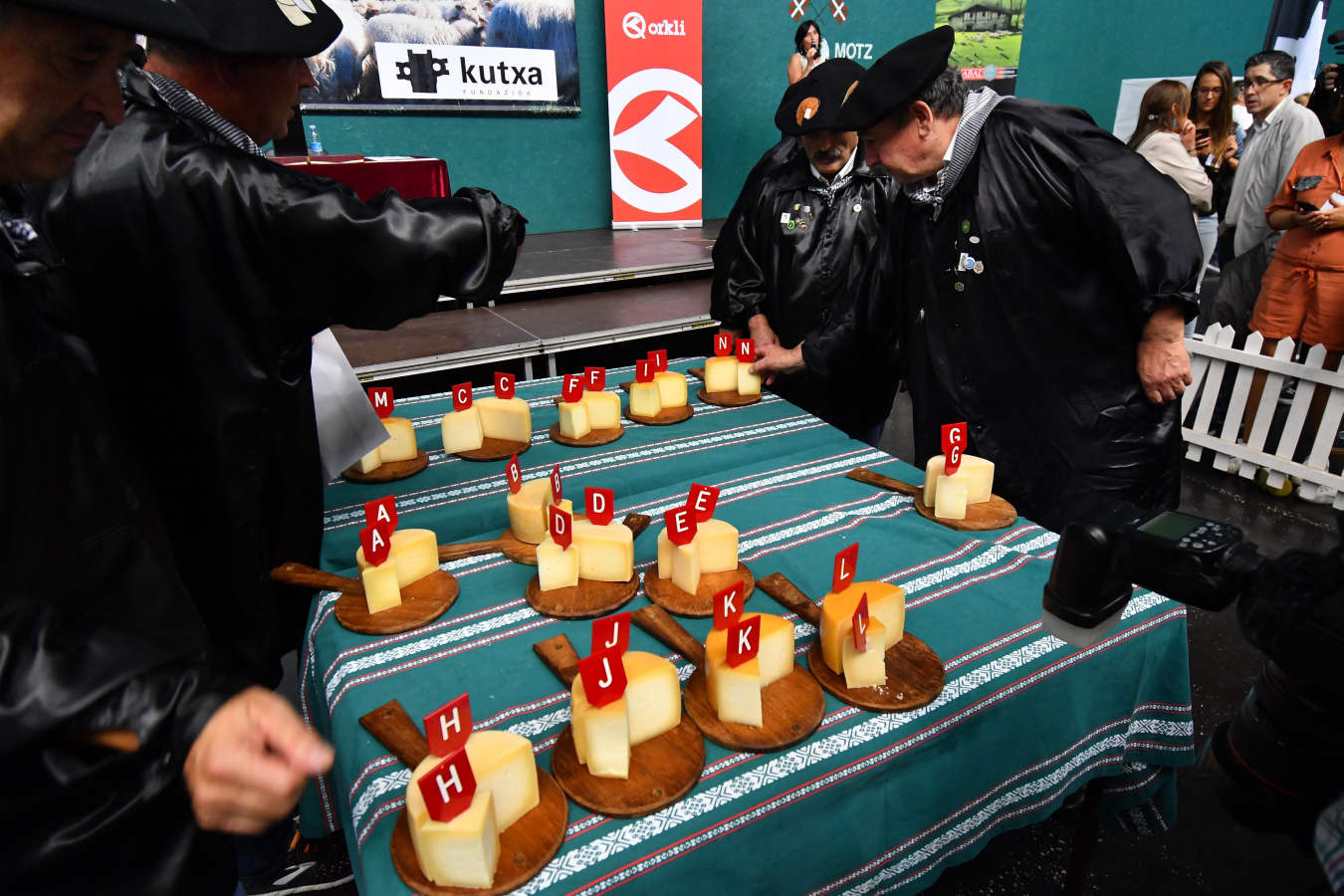 8.750 euros es lo que se ha pagado por el medio queso ganador de Ordizia. La localidad del Goierri ha acogido el tradicional concurso de queso Idiazabal