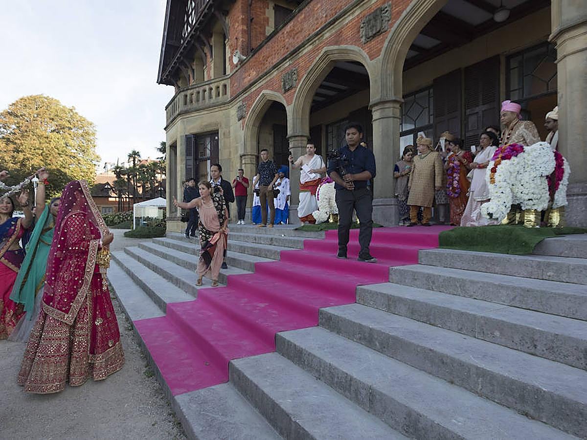 Un hindú y una filipina se casan en Donostia por los ritos católico e hindú