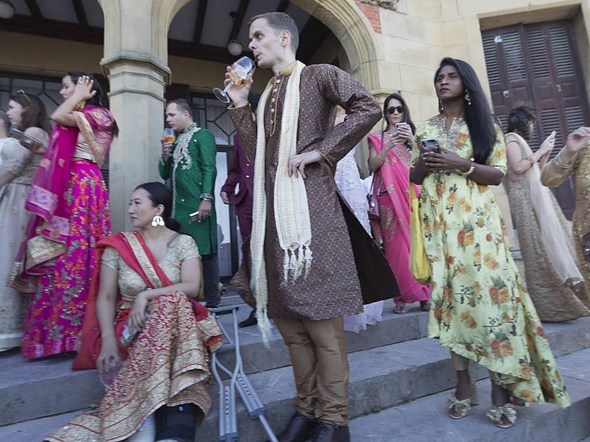 Un hindú y una filipina se casan en Donostia por los ritos católico e hindú