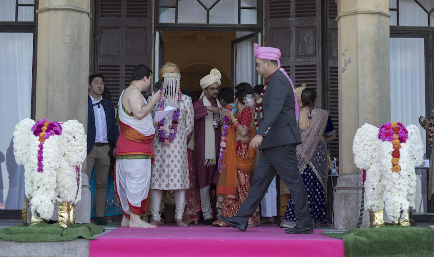 Un hindú y una filipina se casan en Donostia por los ritos católico e hindú