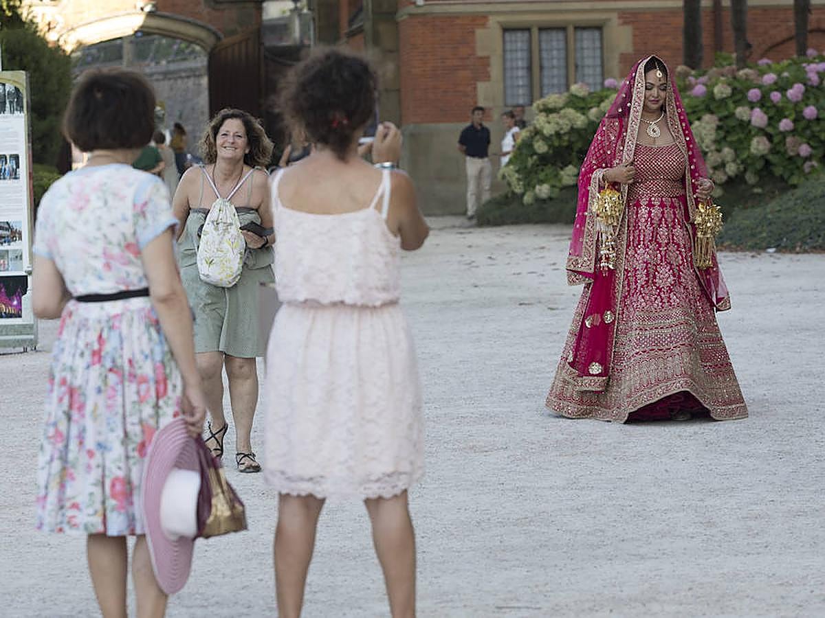 Un hindú y una filipina se casan en Donostia por los ritos católico e hindú