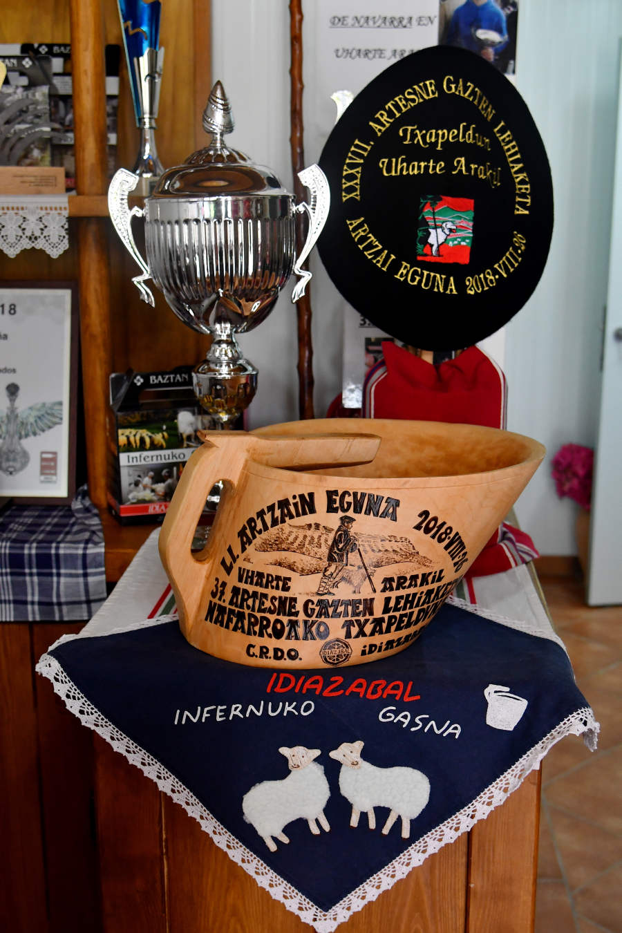 Julen Arburua hace queso en un caserío muy apartado de Baztan. El campeón quiere agradecer la ayuda que ha recibido de las queserías Aizpea e Ipiñaburu