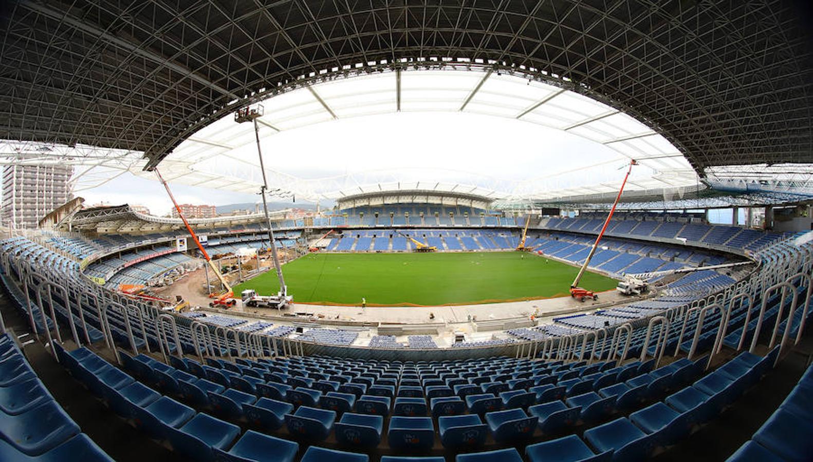 El estadio de la Real Sociedad continúa con las obras para que todo esté listo el próximo sábado día 15 en el partido ante el Barcelona