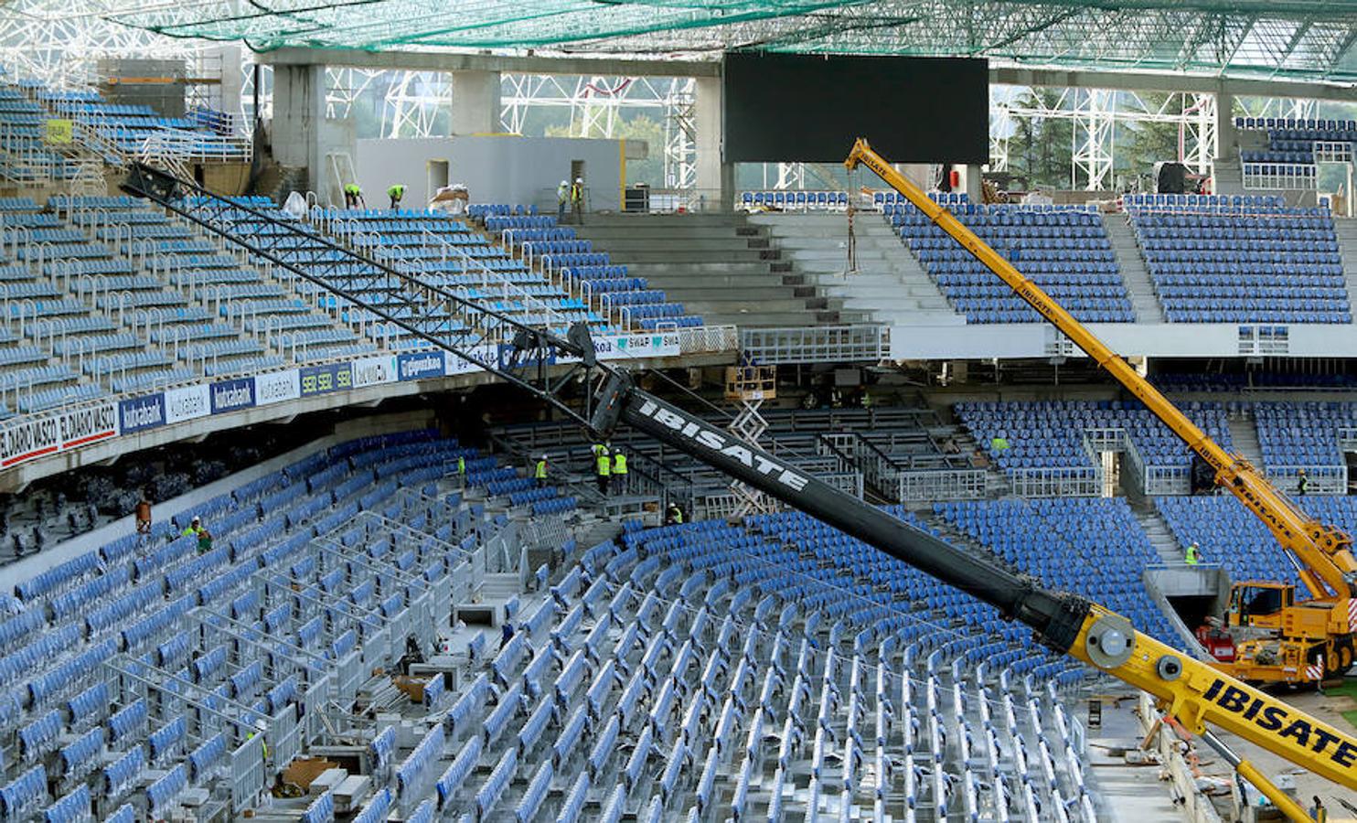 El estadio de la Real Sociedad continúa con las obras para que todo esté listo el próximo sábado día 15 en el partido ante el Barcelona