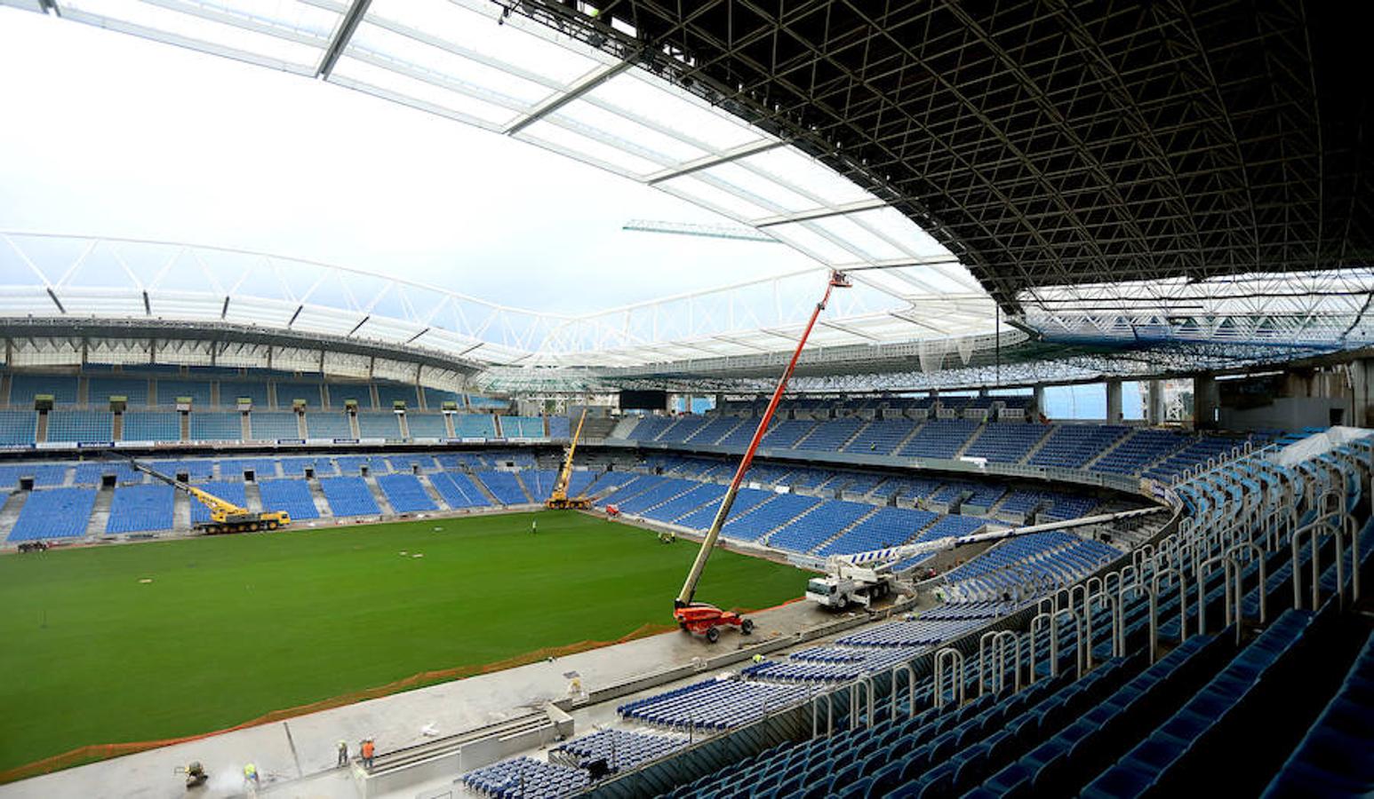 El estadio de la Real Sociedad continúa con las obras para que todo esté listo el próximo sábado día 15 en el partido ante el Barcelona