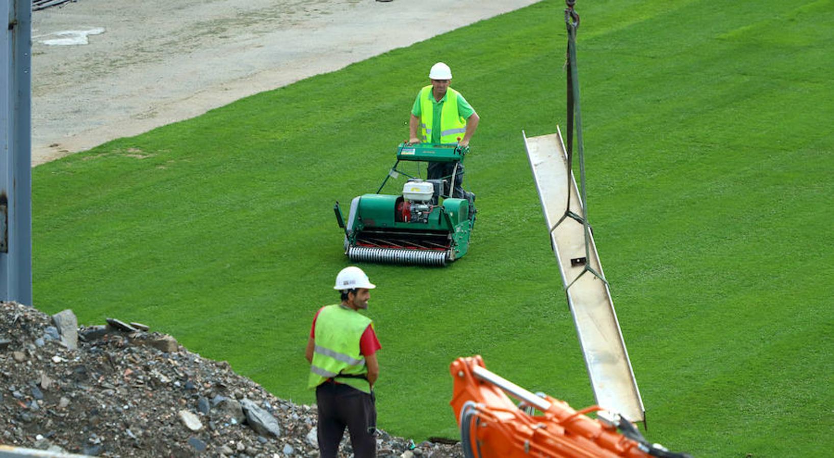 El estadio de la Real Sociedad continúa con las obras para que todo esté listo el próximo sábado día 15 en el partido ante el Barcelona