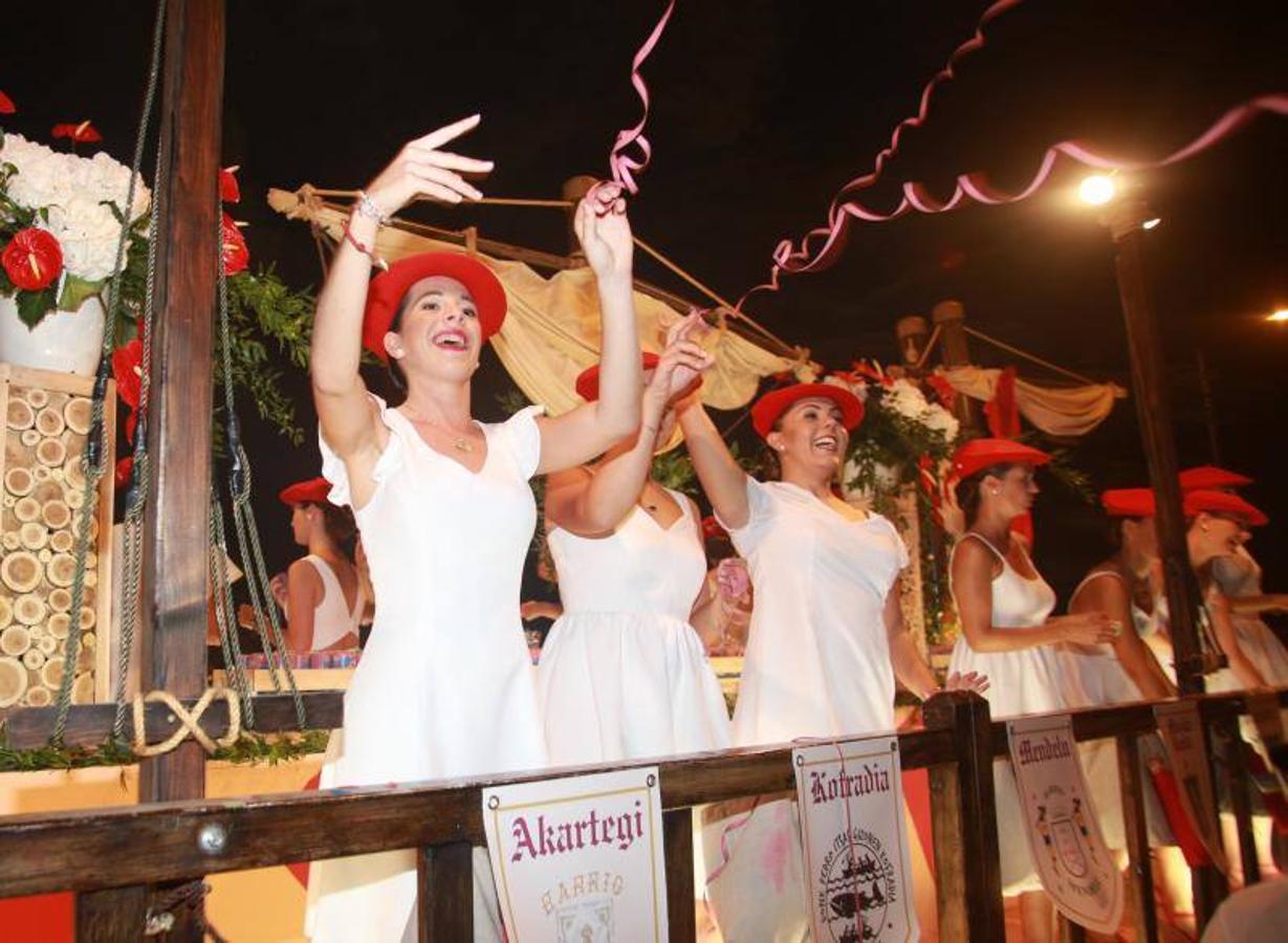 Comienzan las fiestas de Hondarribia y el jueves a las 22:30 horas fue la presentación de las cantineras del Alarde de Hondarribia. 