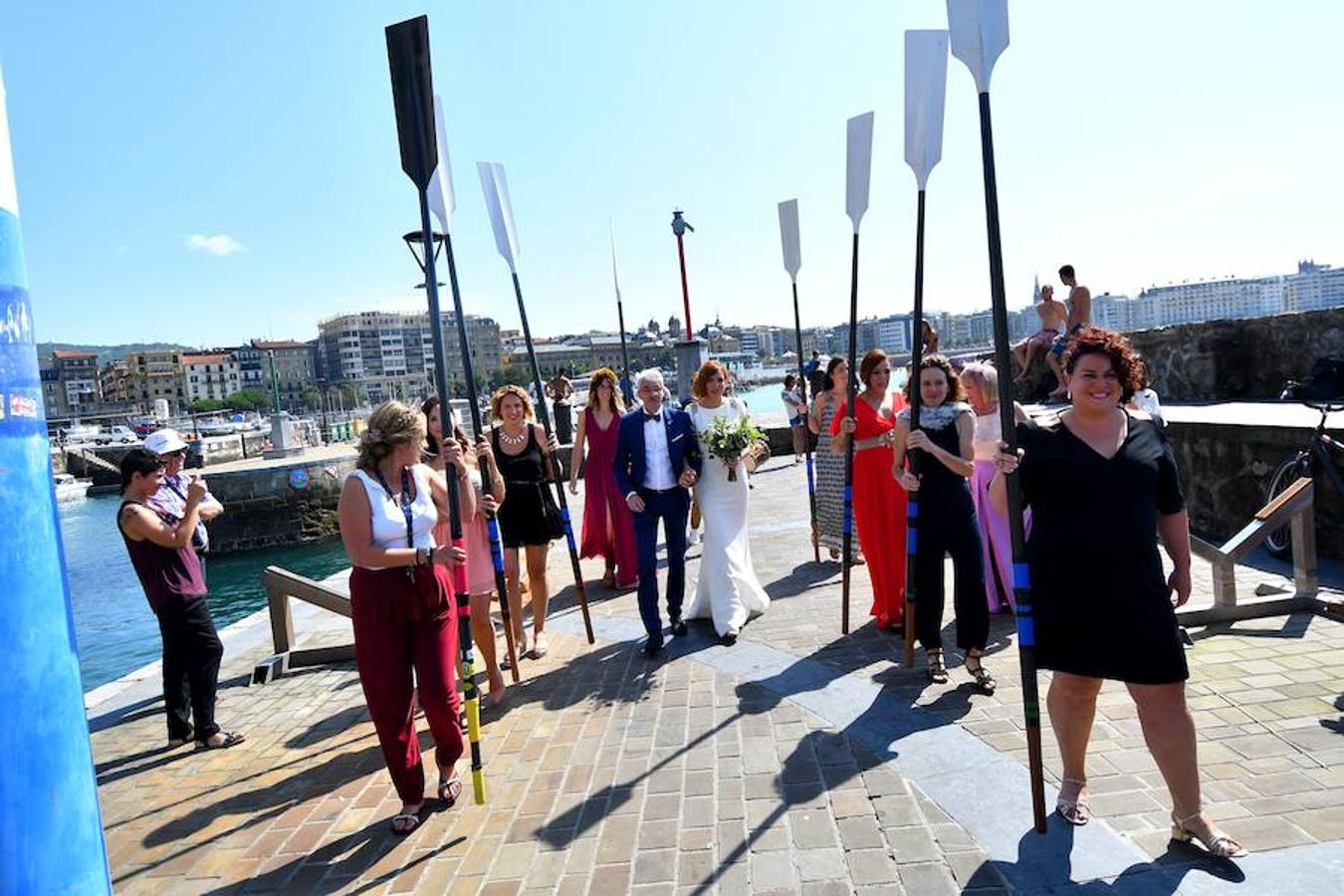 El Aquarium donostiarra acoge el enlace de una de sus trabajadoras. La ceremonia ha tenido lugar en el auditorio del museo 