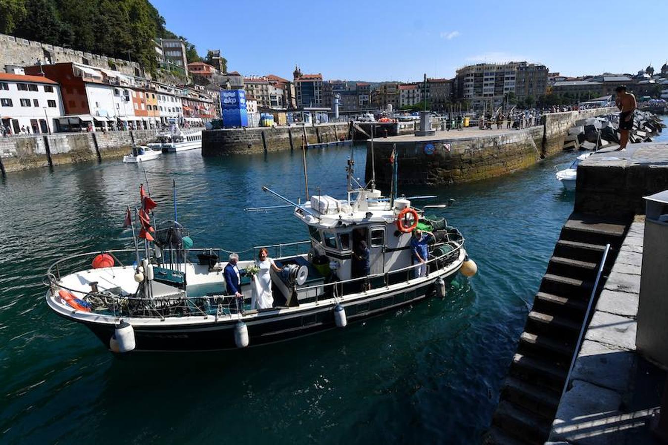 El Aquarium donostiarra acoge el enlace de una de sus trabajadoras. La ceremonia ha tenido lugar en el auditorio del museo 