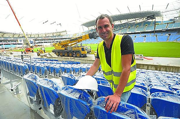 Iñigo Díaz de Cerio posa en la que será su ubicación como socio en el nuevo Anoeta.