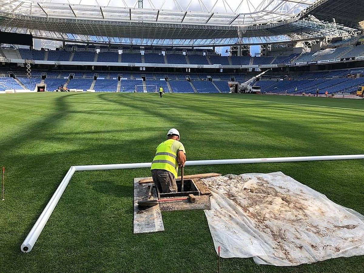 El campo de la Real Sociedad continúa afinando su puesta a punto para estar en las mejores condiciones para el próximo partido.