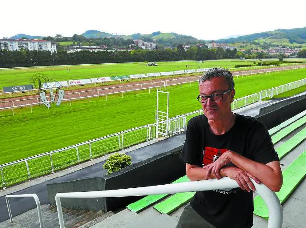 Sergio Cruzado, director del Donostia Festibala, en las instalaciones del hipódromo.