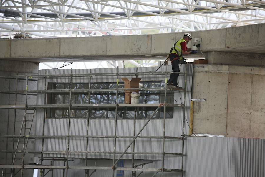 Los operarios siguen trabajando a gran ritmo para que el estadio esté en las mejores condiciones posibles el sábado ante el Barcelona