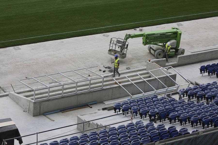 Los operarios siguen trabajando a gran ritmo para que el estadio esté en las mejores condiciones posibles el sábado ante el Barcelona