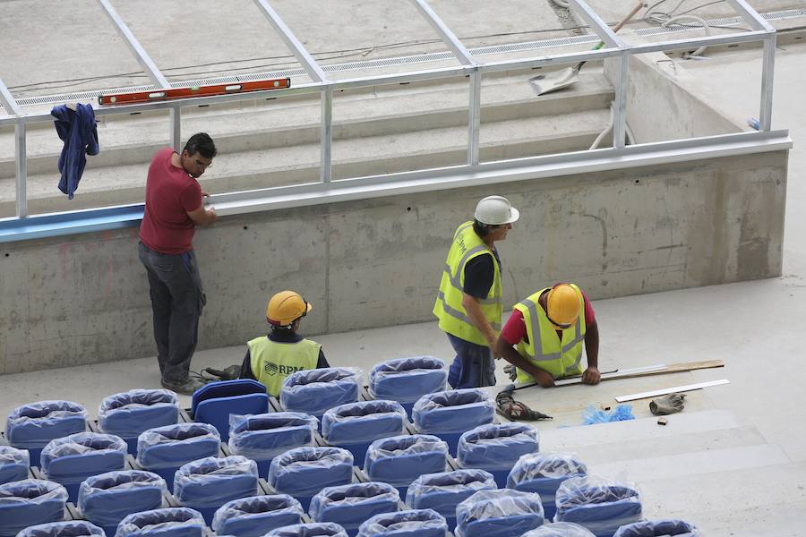 Los operarios siguen trabajando a gran ritmo para que el estadio esté en las mejores condiciones posibles el sábado ante el Barcelona