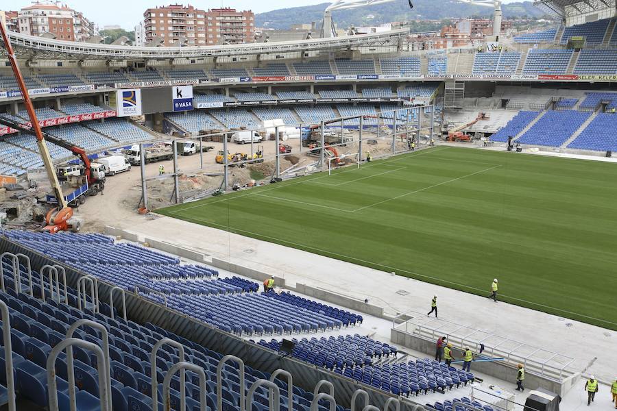 Los operarios siguen trabajando a gran ritmo para que el estadio esté en las mejores condiciones posibles el sábado ante el Barcelona