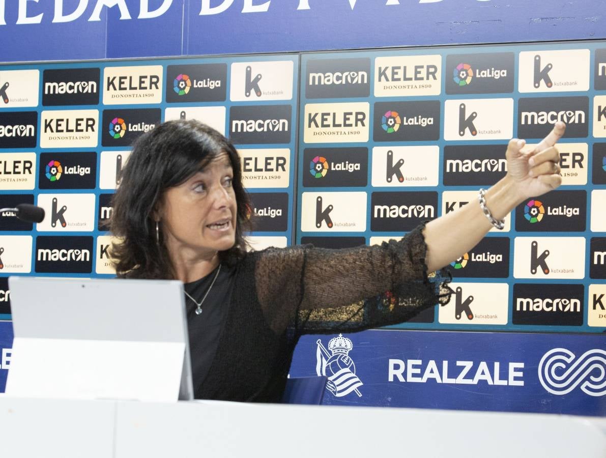 El campo de la Real Sociedad está preparado para que el sábado se dispute el primer partido del conjunto txuri-urdin en casa esta temporada.