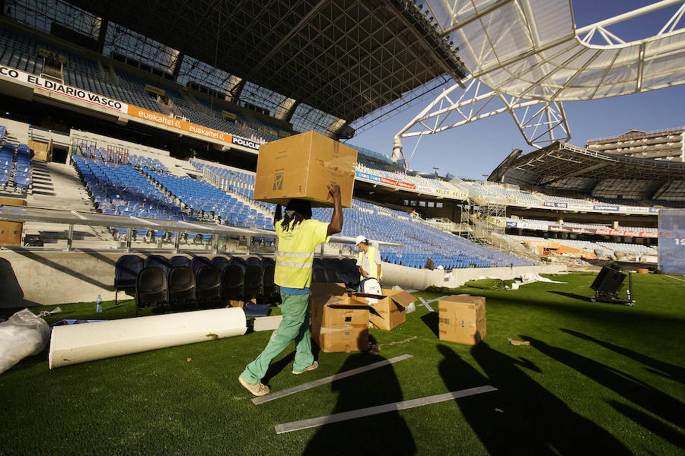 La plantilla del primer equipo se ha ejercitado por primera en el nuevo campo de Anoeta antes de recibir el sábado al Barcelona