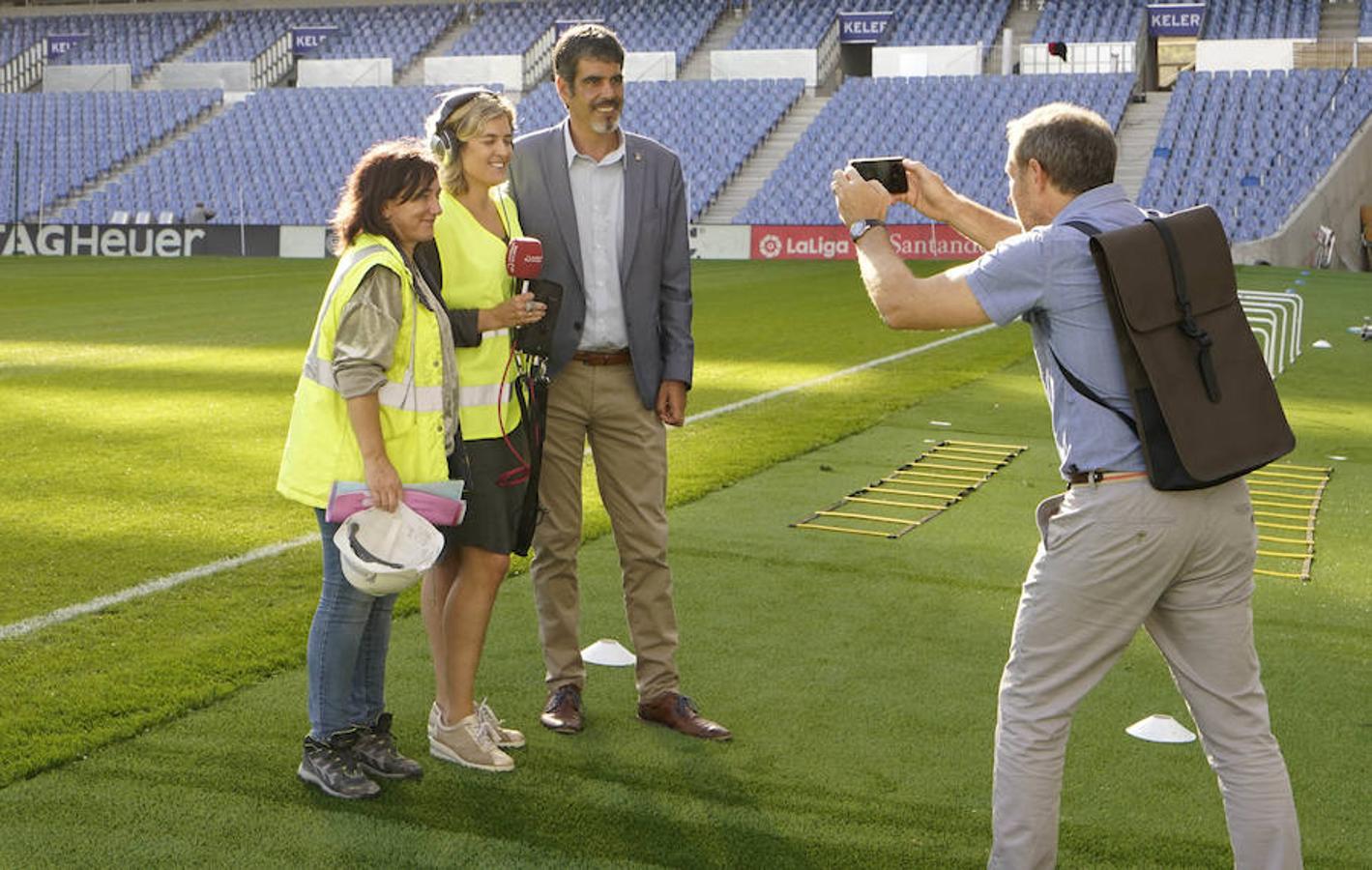 La plantilla del primer equipo se ha ejercitado por primera en el nuevo campo de Anoeta antes de recibir el sábado al Barcelona