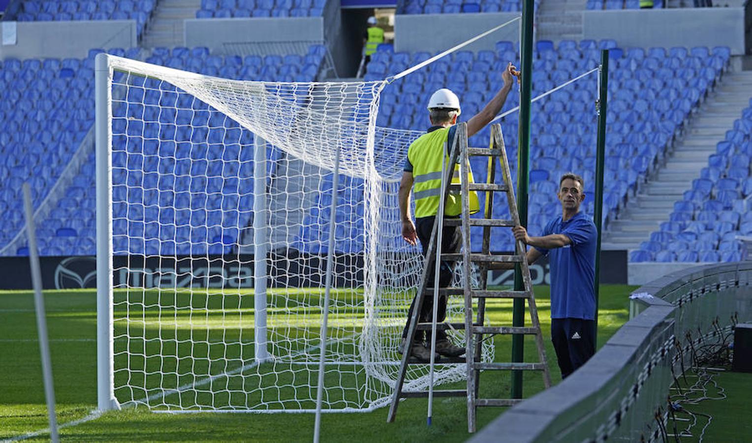 La plantilla del primer equipo se ha ejercitado por primera en el nuevo campo de Anoeta antes de recibir el sábado al Barcelona