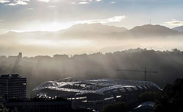 Vista general del estadio de Anoeta, a primera hora de la mañana. 