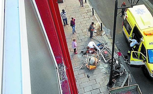 Un vecino de Soraluze fallece tras un accidente laboral en Ondarroa