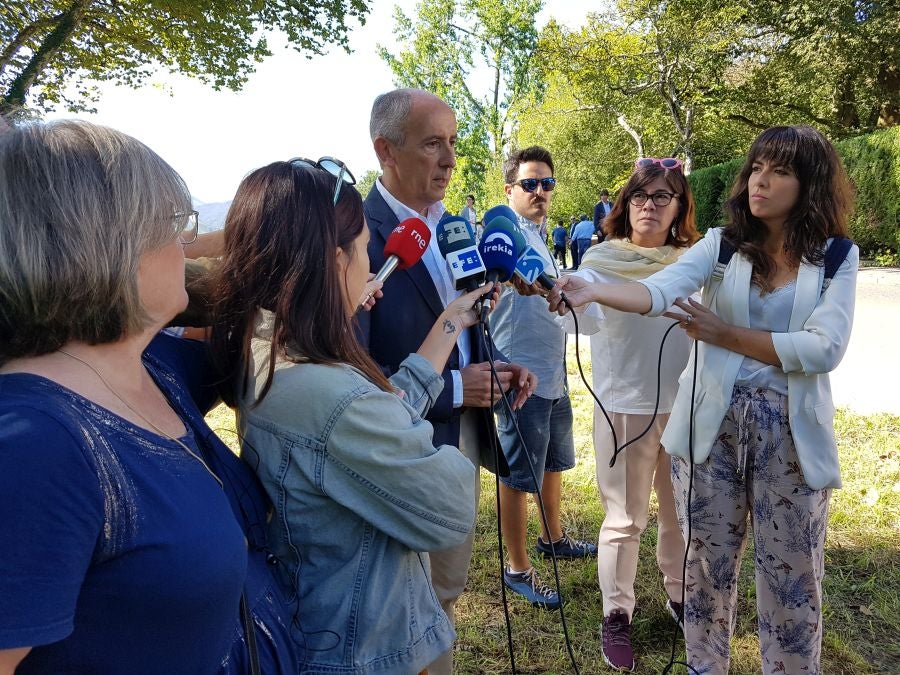 Emocionado reconocimiento de todos los partidos al policía nacional Antonio Cedillo, asesinado por ETA en Errenteria