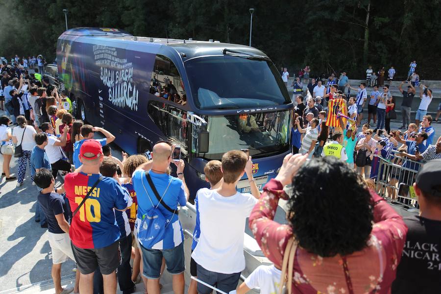 Los aficionados han acudido en masa al estreno del nuevo ANoeta ante el Barcelona