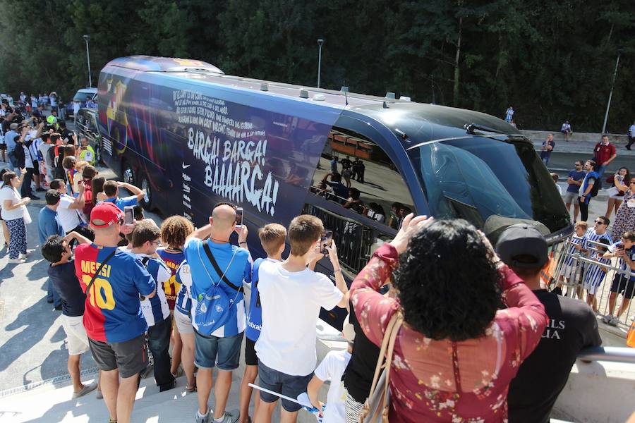 Los aficionados han acudido en masa al estreno del nuevo ANoeta ante el Barcelona