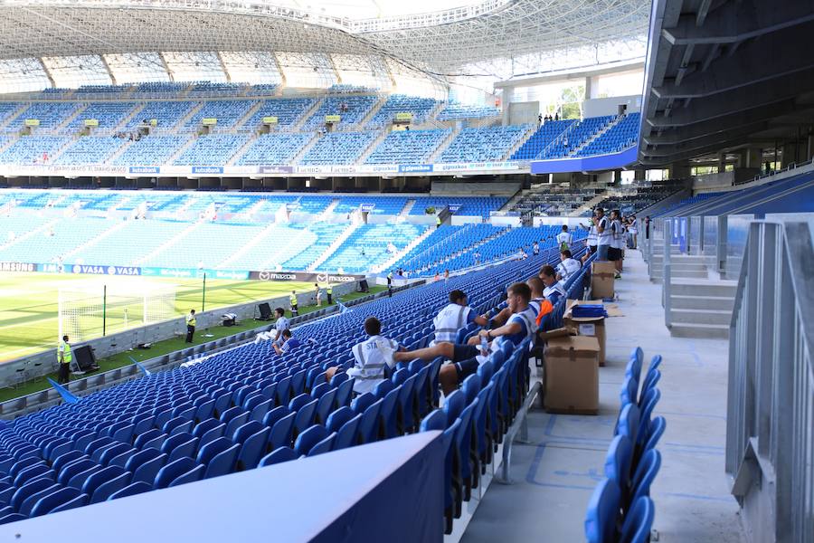 Los aficionados han acudido en masa al estreno del nuevo ANoeta ante el Barcelona