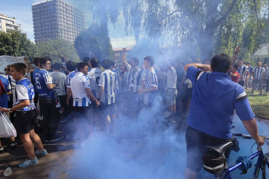 Los aficionados han acudido en masa al estreno del nuevo ANoeta ante el Barcelona