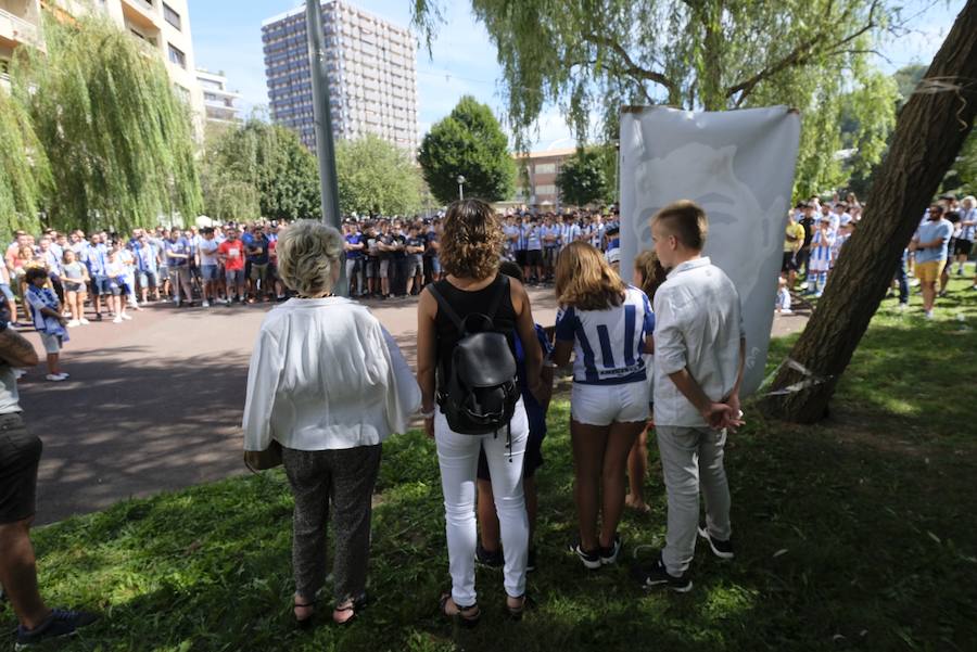 Los aficionados han acudido en masa al estreno del nuevo ANoeta ante el Barcelona