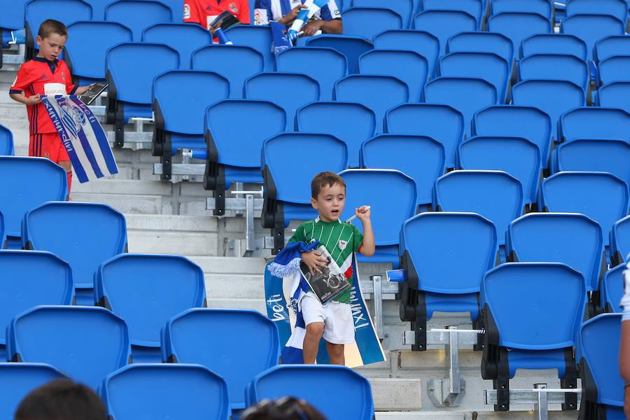 Los aficionados han acudido en masa al estreno del nuevo ANoeta ante el Barcelona