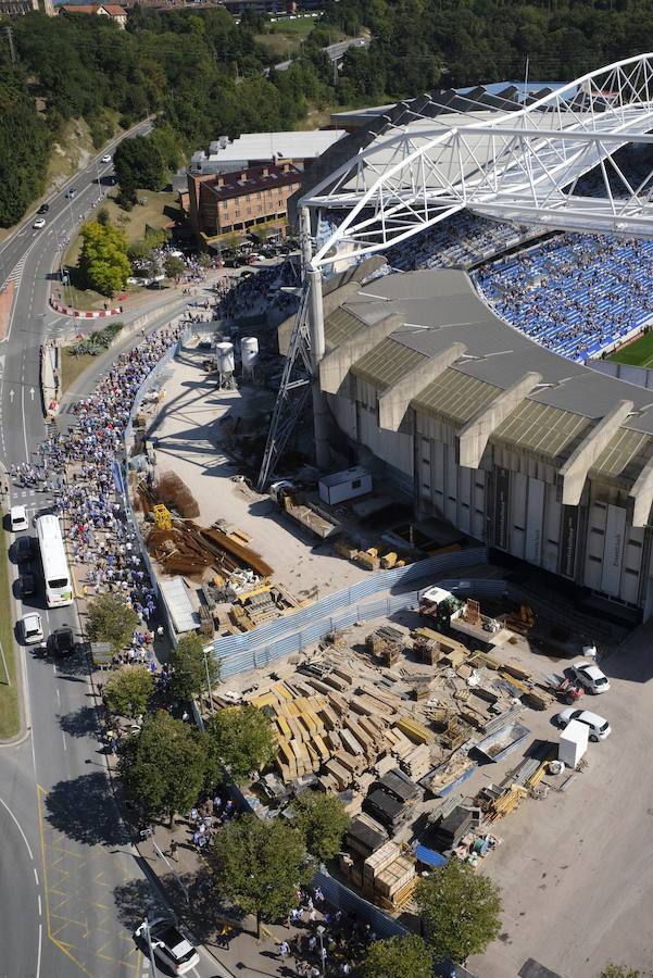 Los aficionados han acudido en masa al estreno del nuevo ANoeta ante el Barcelona
