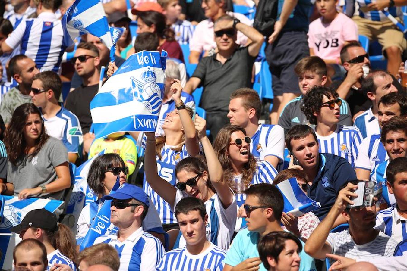 El equipo txuri-urdin ha estrenado el nuevo Anoeta frente a los blaugranas