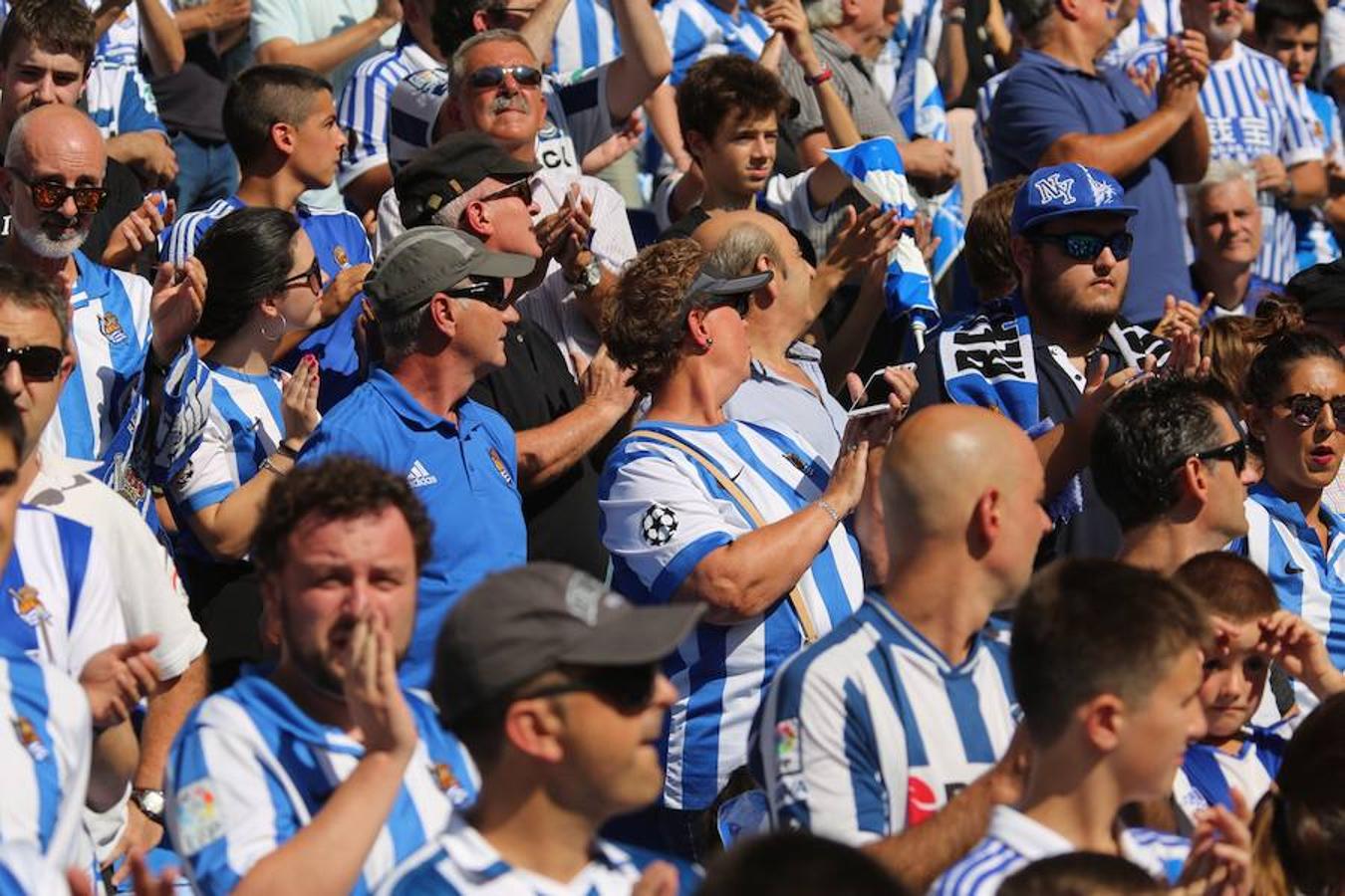 El equipo txuri-urdin ha estrenado el nuevo Anoeta frente a los blaugranas