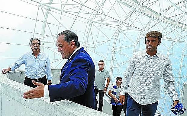 Imagen principal - «En el nuevo campo de Anoeta te entran ganas de volver a jugar»