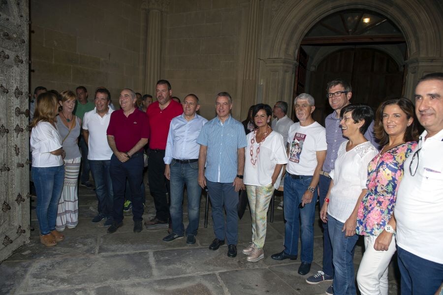 La mayoría de las bogas de txakoli comenzarán entre mañana y la próxima semana con la recogida de uva para la nueva cosecha. Como preámbulo de esta nueva cosecha, ayer se celebró en Zarautz la XVII.